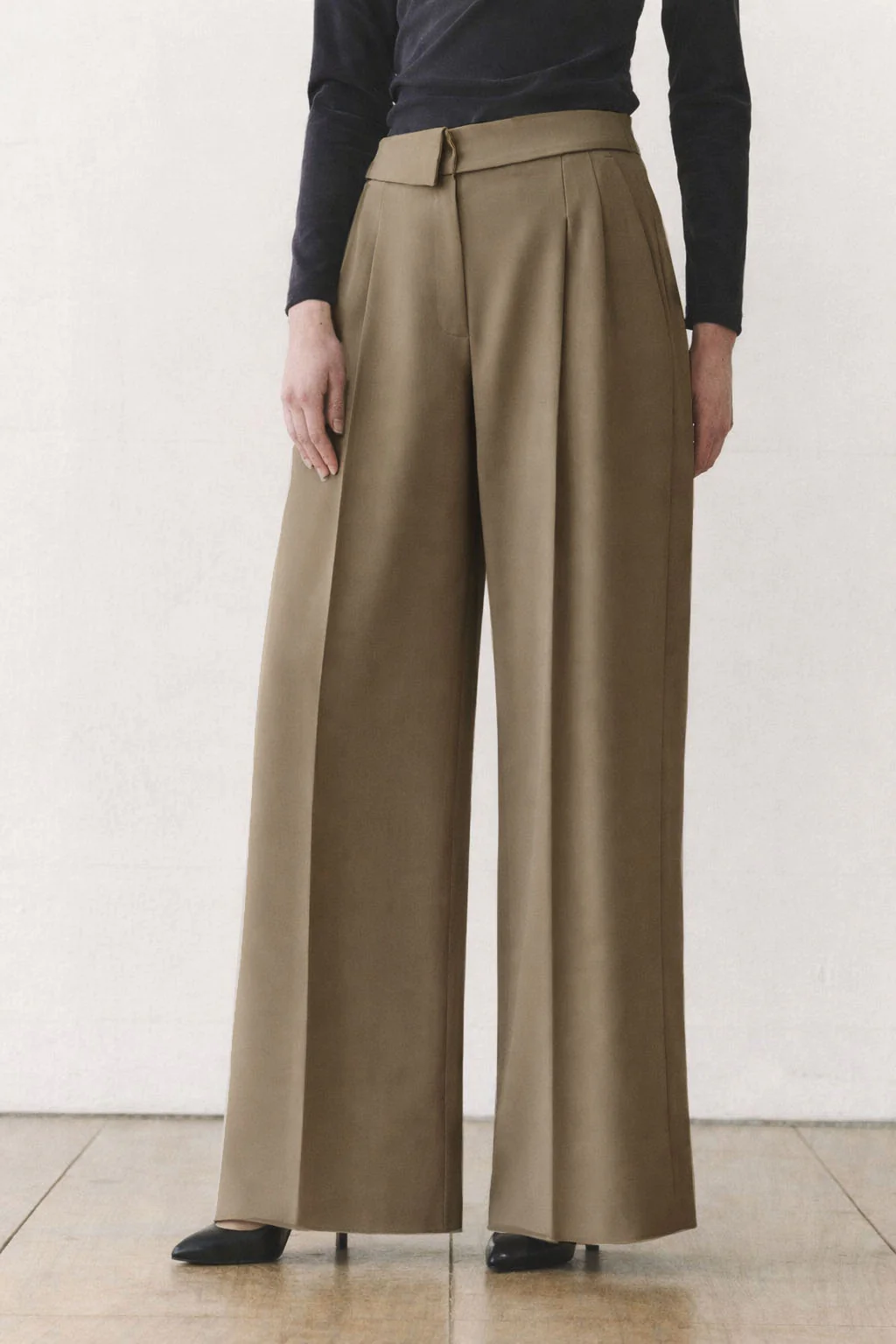 Clean Collar Waist Pleated Trousers - Image 8