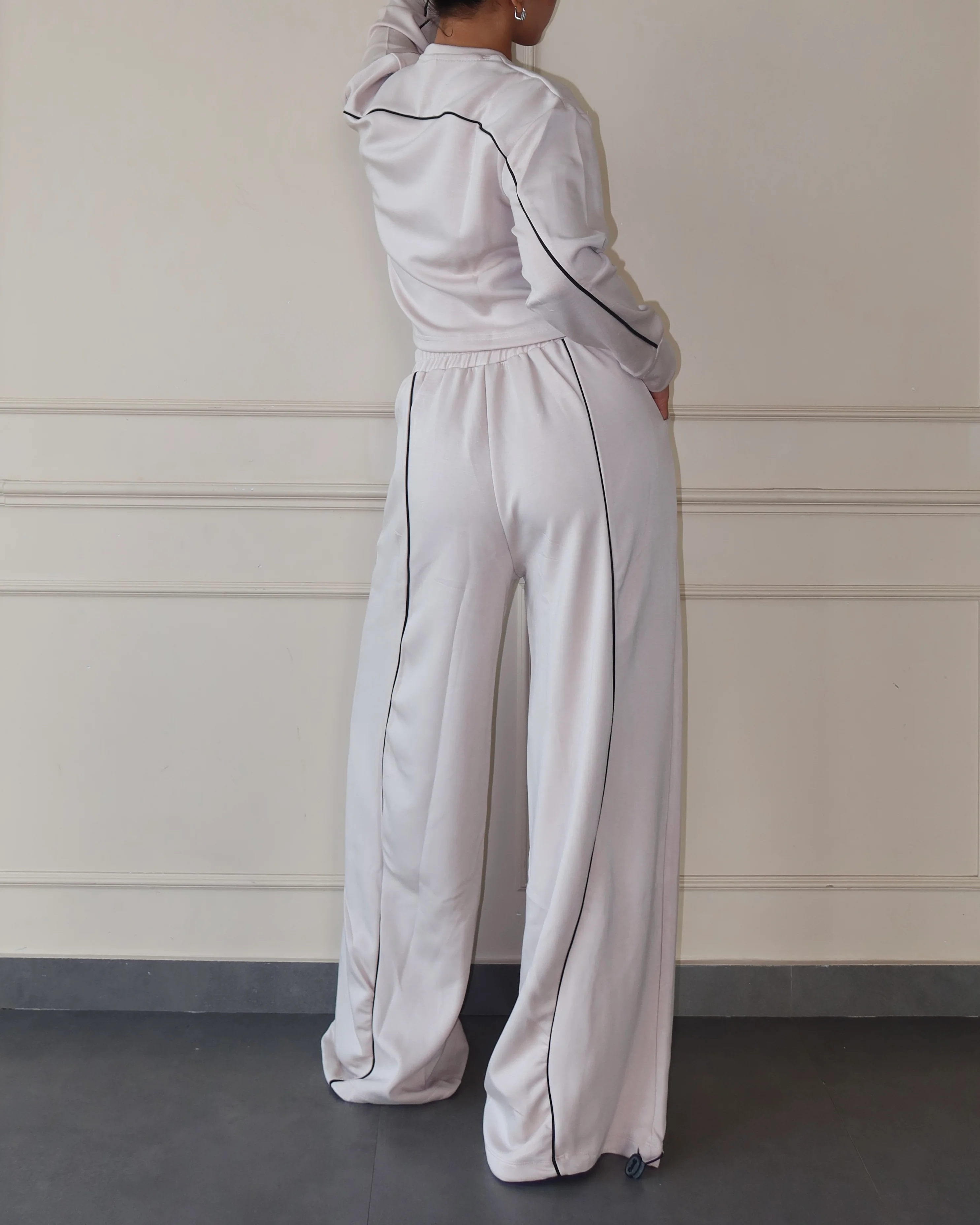 Cloud Contrast Top & Joggers - Image 7