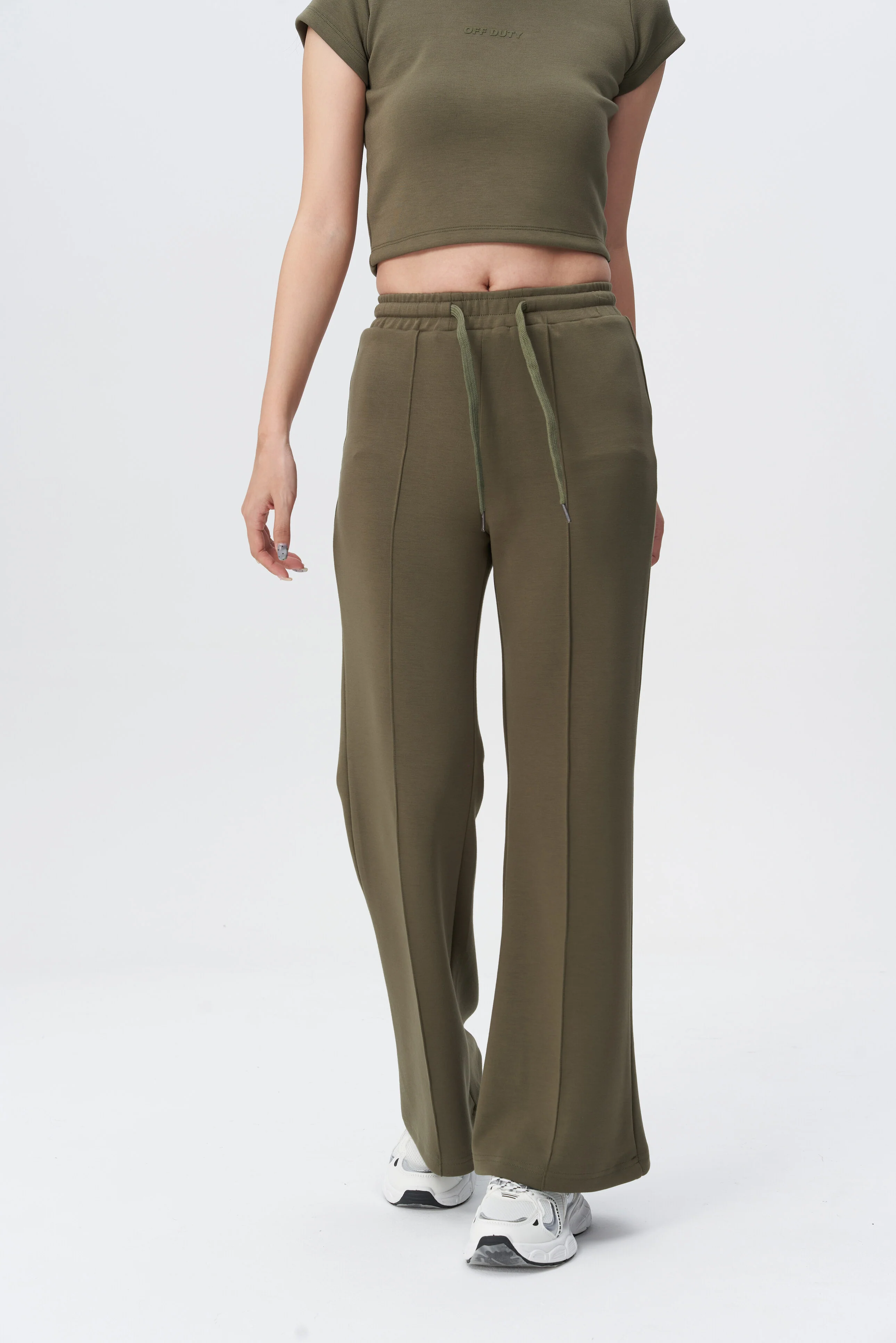 CloudSoft Flex Crop Top & Joggers - Image 31