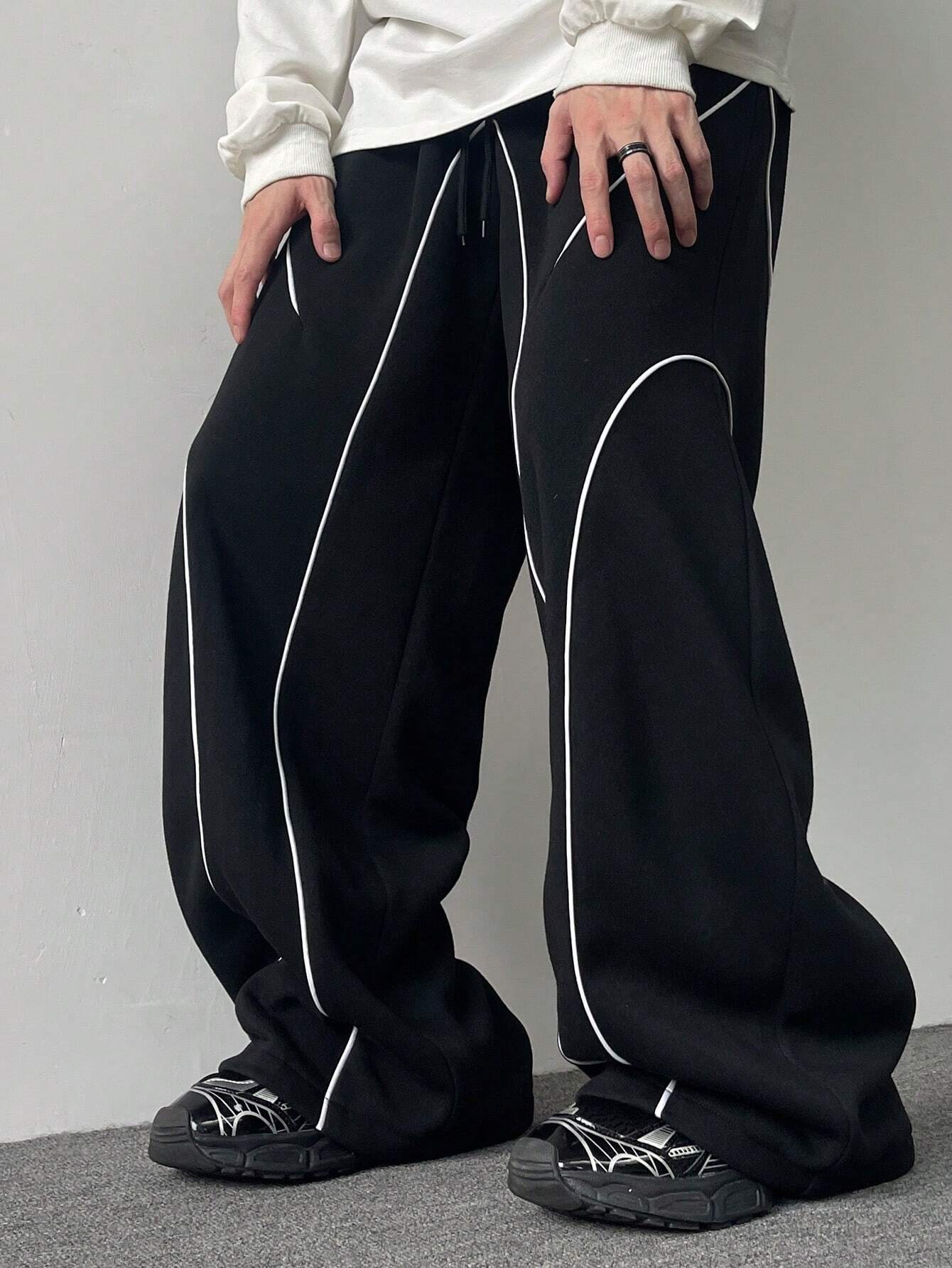 Contrast Curve Baggy Joggers - Image 4