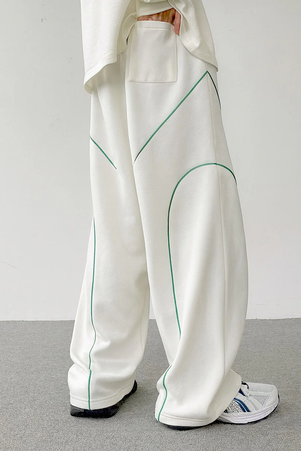 Contrast Curve Baggy Joggers - Image 9