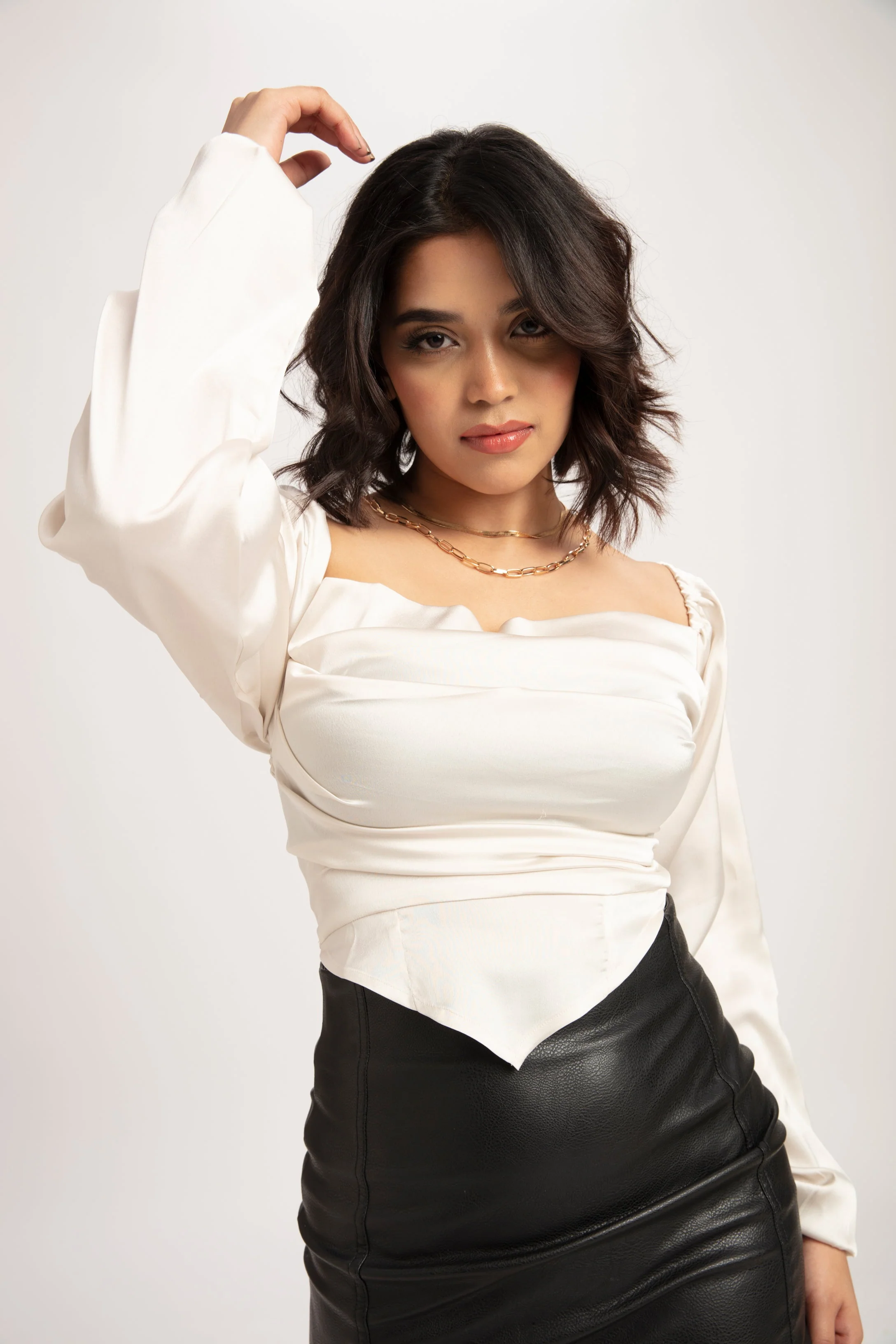 Cowl Neck V Hem top - Image 6