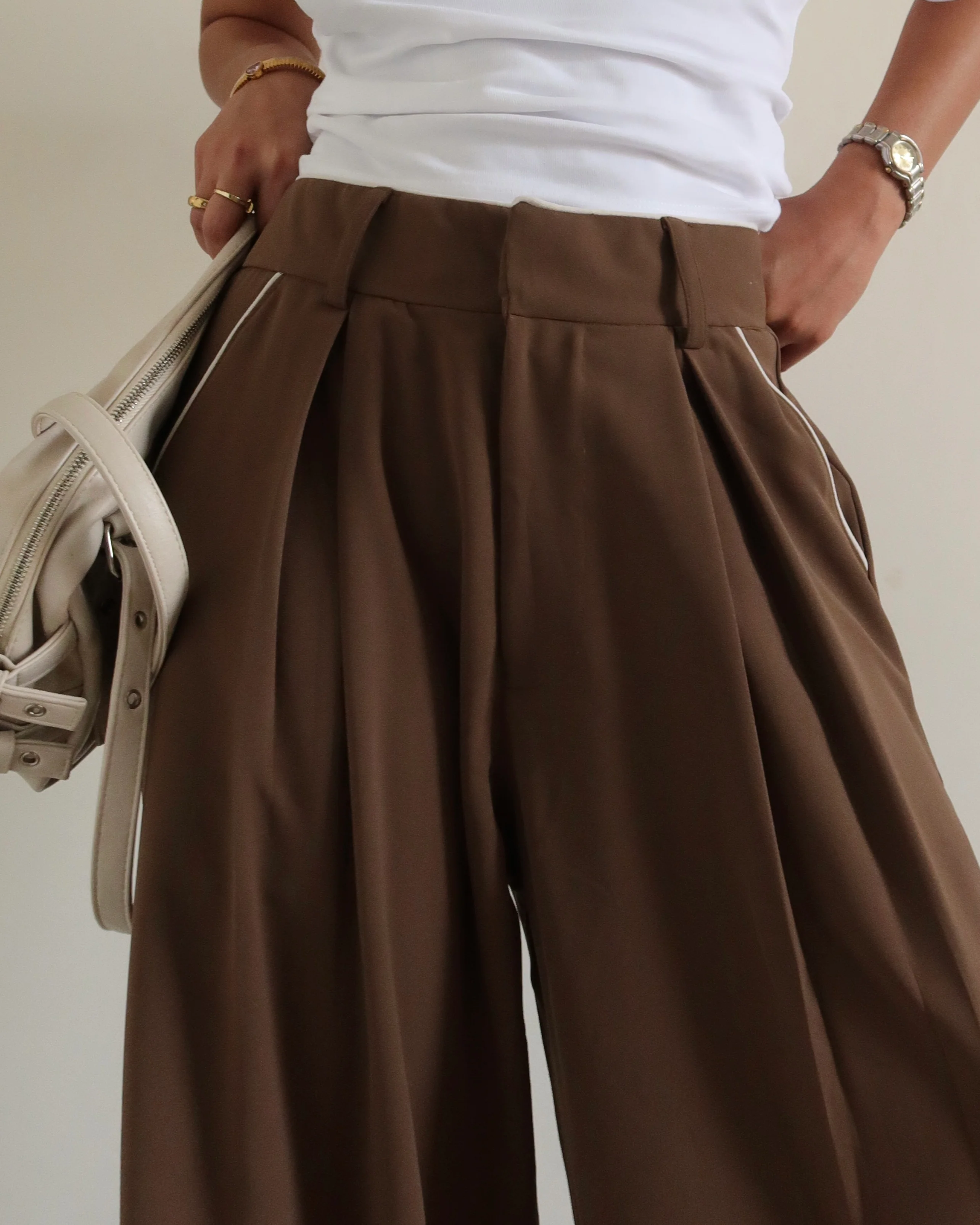 Outline Pleats Pants - Image 11