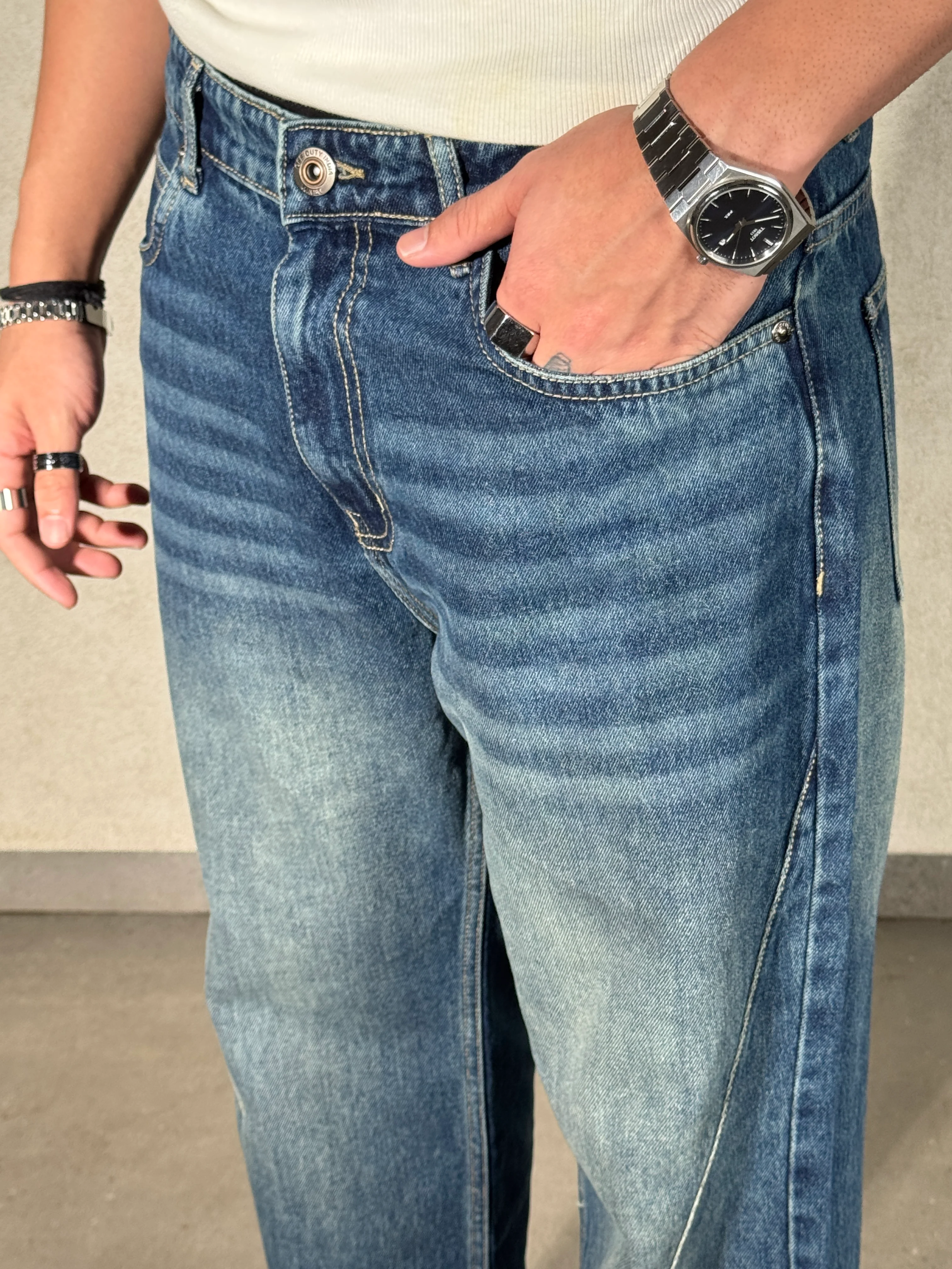 Raw Fringed Washed Baggy Jeans - Image 4