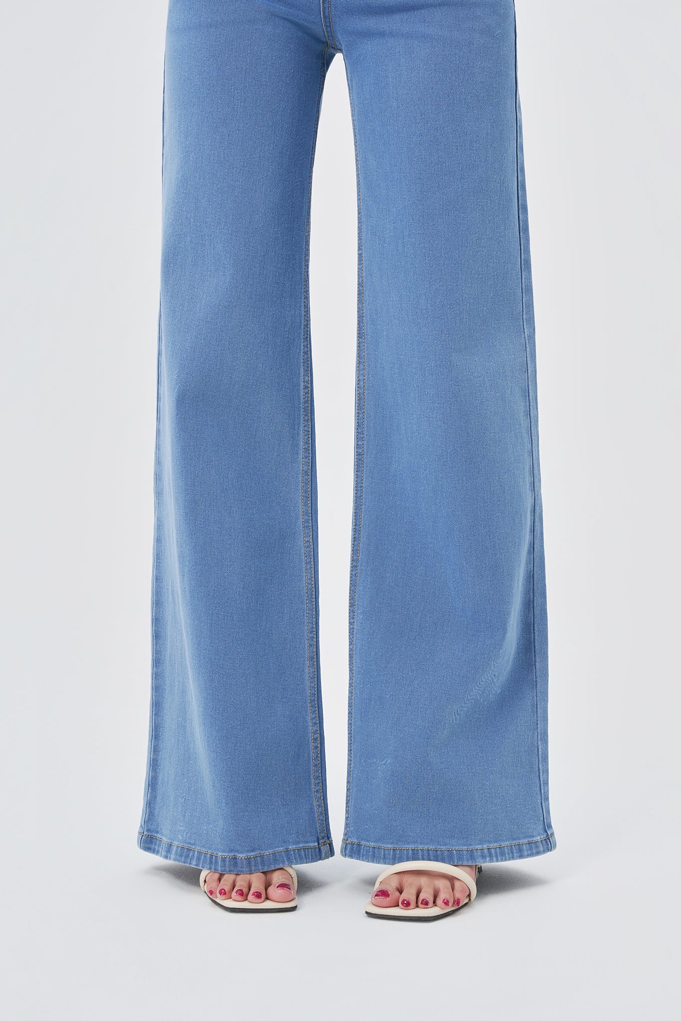 Wide Leg High Rise Jeans - Image 9